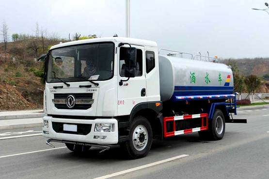 怎樣排除灑水車柴油機(jī)過早、過遲的噴油現(xiàn)象？